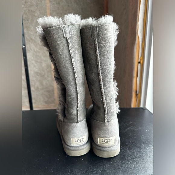 UGG Bailey Button Triplet Shearling Boots - Women’s size 6 - Picture 2 of 14